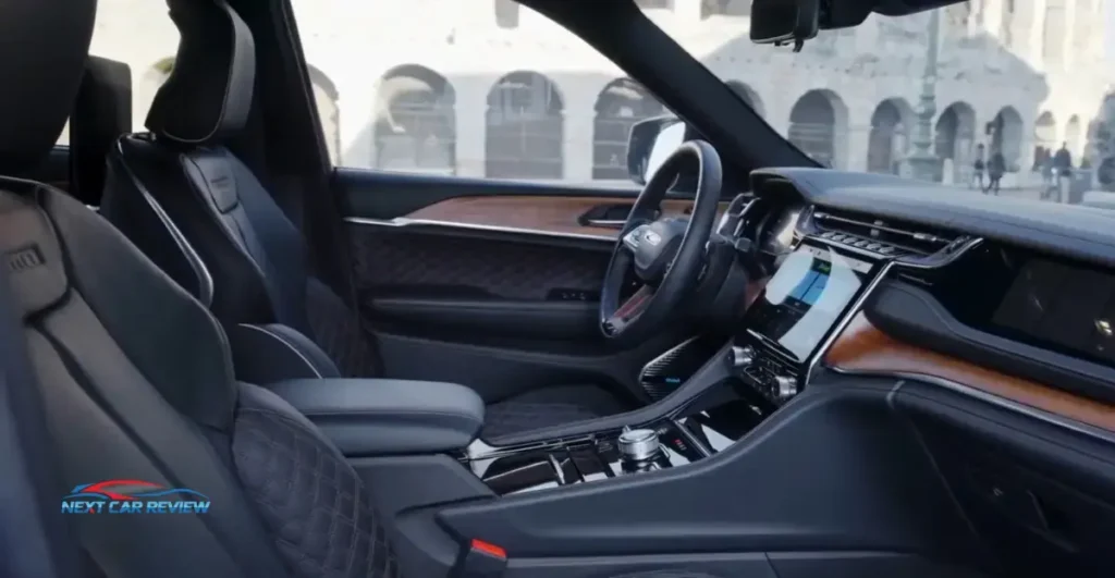 2025 Jeep Grand Cherokee Interior