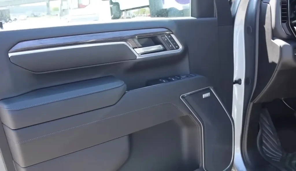 Chevy Silverado 2025 Interior Control