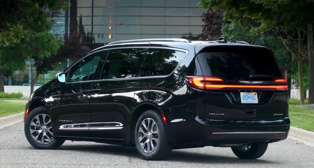 2025 Chrysler Pacifica Hybrid