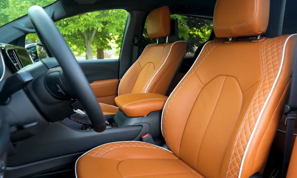 2025 Chrysler Pacifica Hybrid Interior