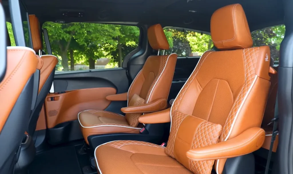 2025 Chrysler Pacifica Hybrid Interior Space
