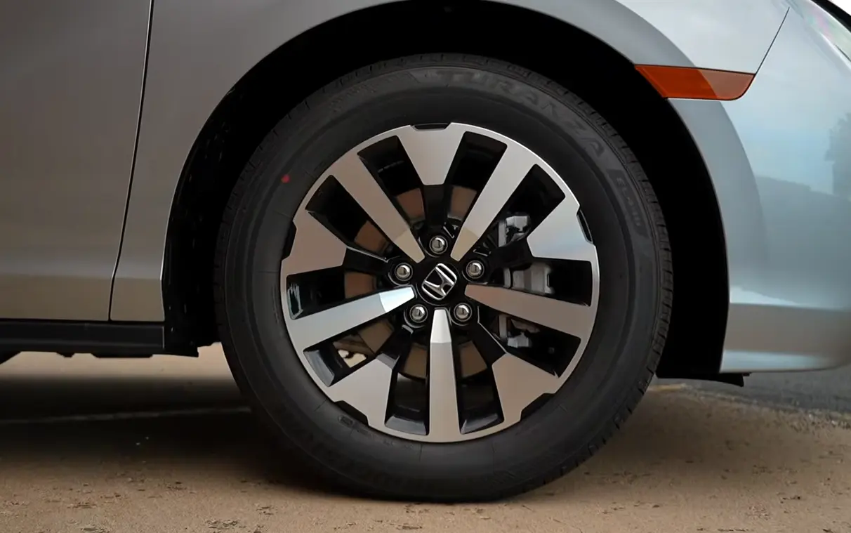 2026 Honda Odyssey facelift refreshed exterior with bolder front grille wider LED headlights and new wheel design showing the updated styling on the family MPV starting from 40650
