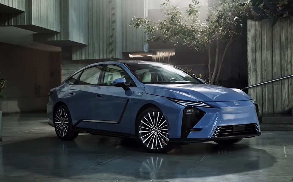 Lexus ES 350h 2026 mid-size luxury sedan starting at 47500 with 244 hp 2.5L hybrid up to 44 mpg combined Lexus Safety System 4.0 standard sixth-generation hybrid system and smooth quiet premium ride for long-distance comfort