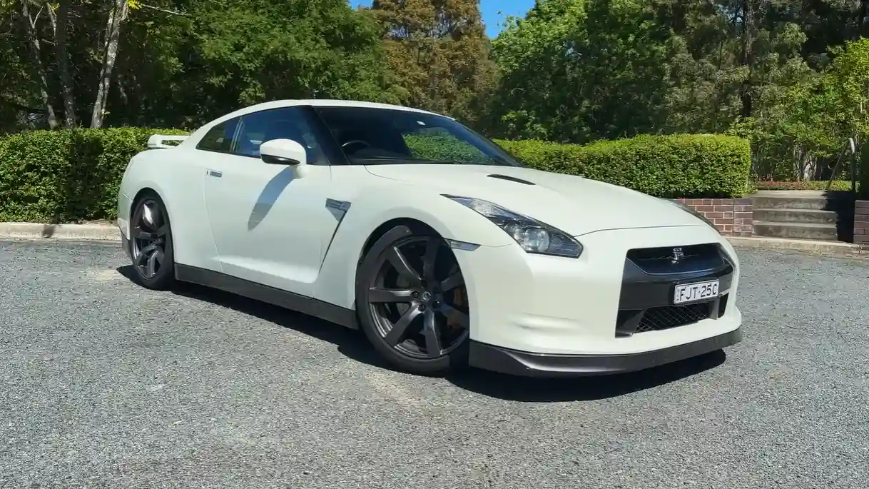 2009 2011 Nissan GT-R R35 Premium Brian O Conner Fast Five opening getaway