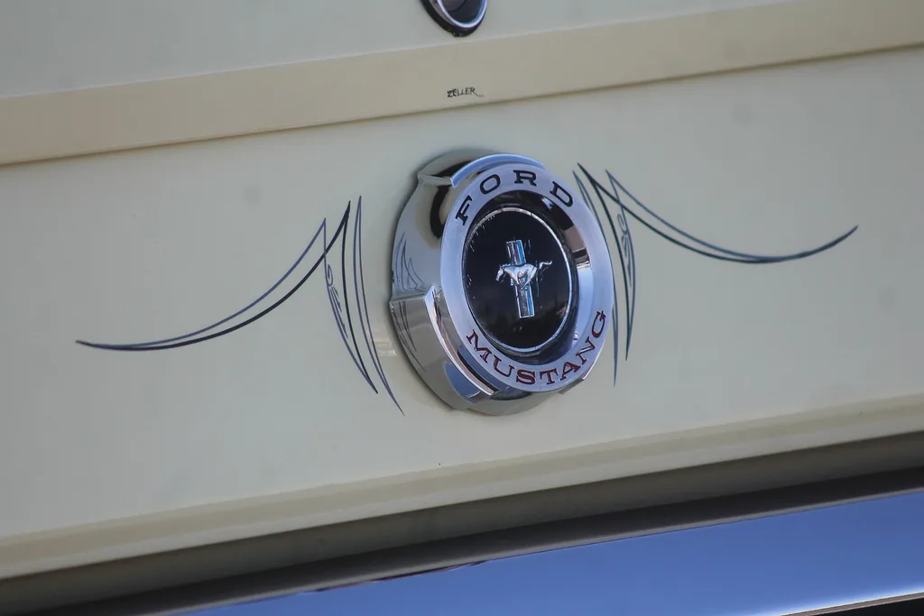 1965 Ford Mustang (1st gen) - detail - Ford Mustang badge