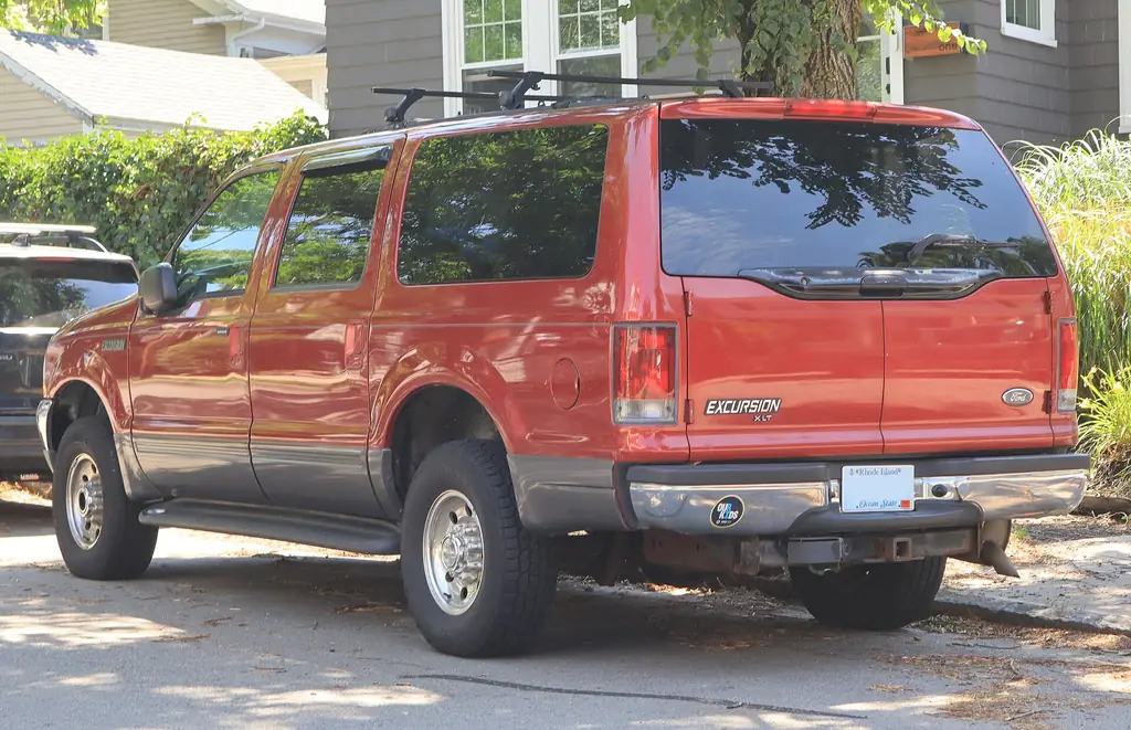 2002 Ford Excursion XLT - rear 3/4 exterior
