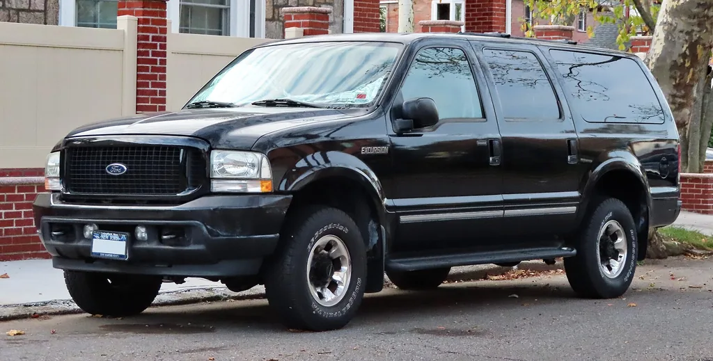 2004 Ford Excursion Limited - front 3/4 exterior
