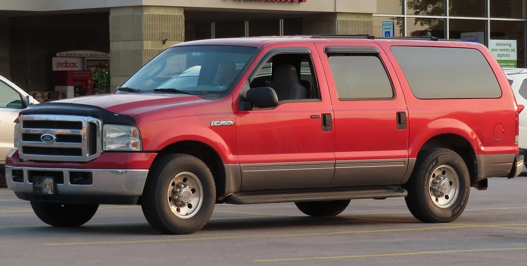 2005 Ford Excursion XLT (facelift) - front 3/4 exterior