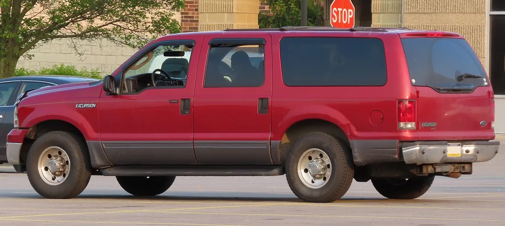 2005 Ford Excursion XLT (facelift) - rear 3/4 exterior