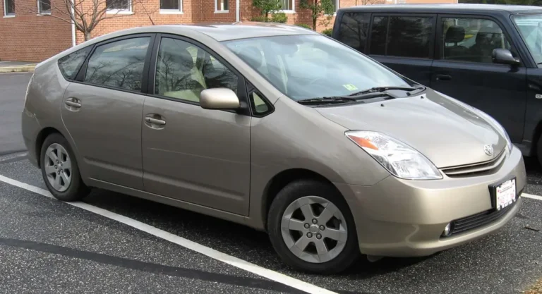 2005 Toyota Prius (XW20) - front 3/4, exterior (2nd gen NHW20, 2004-2009)