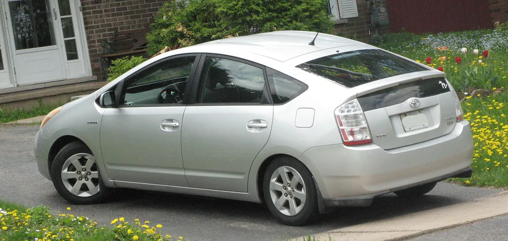 2006 Toyota Prius (XW20) - rear 3/4 exterior