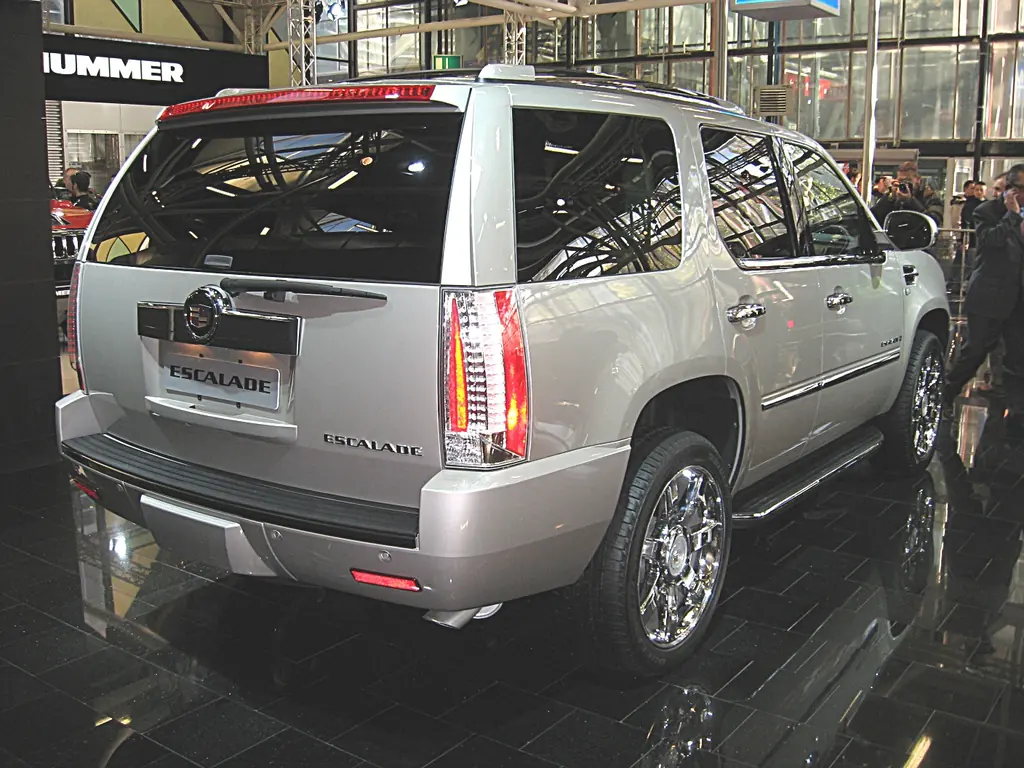 2007 Cadillac Escalade (3rd gen GMT926) - rear 3/4 exterior, silver (show display)