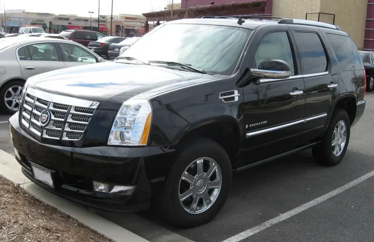 2007 Cadillac Escalade (3rd gen GMT926, 2007-2014) - front 3/4, exterior