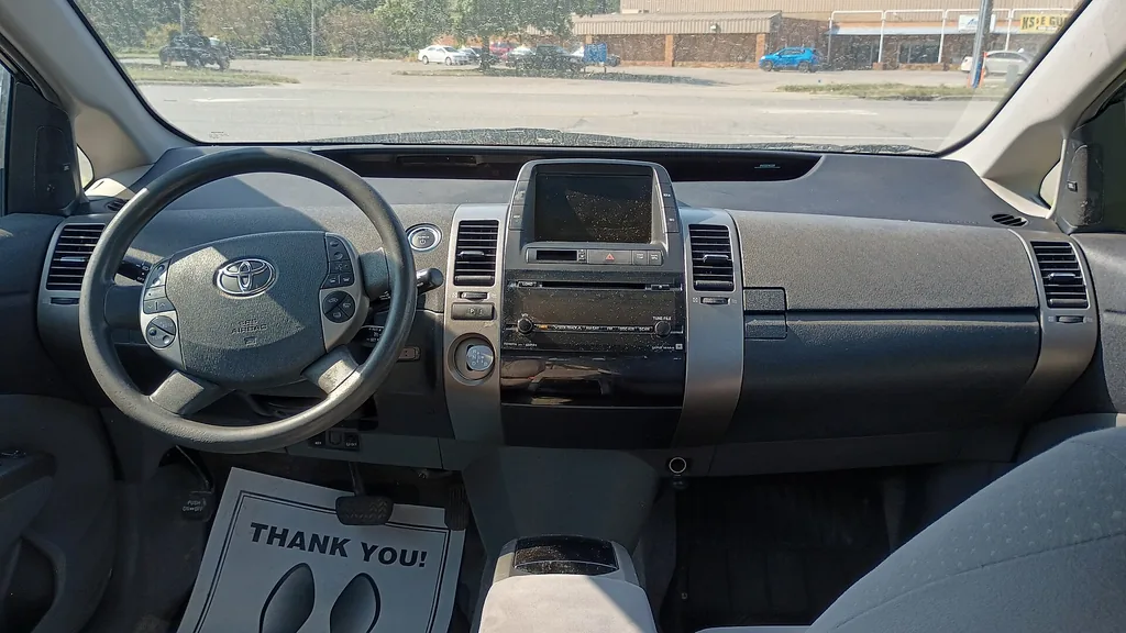 2007 Toyota Prius (XW20) - dashboard and center display