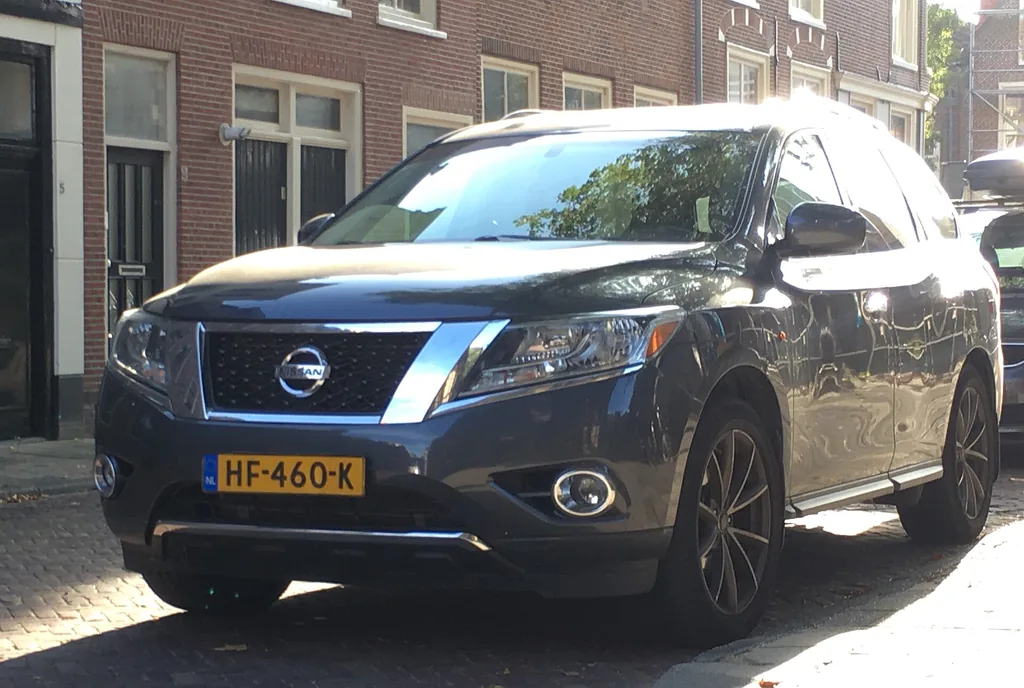 2013 Nissan Pathfinder 3.5 V6 SV 4WD, the R52 generation named in Nissan CVT judder bulletin NTB15-014