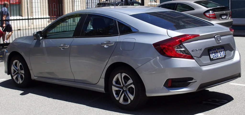 2017 Honda Civic sedan (10th gen FC, 2016-2018 pre-facelift) - rear 3/4 exterior, silver