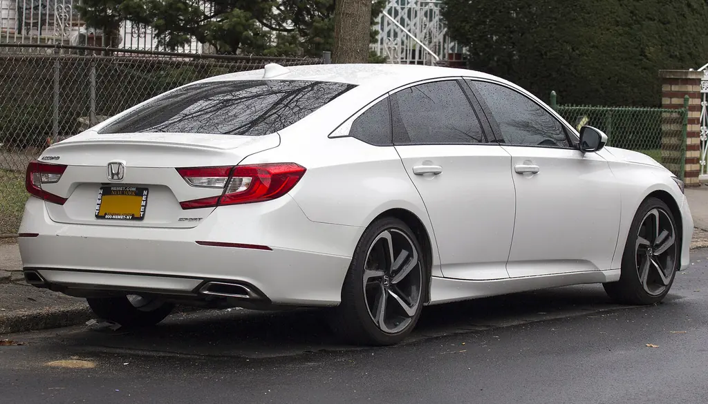 2018 Honda Accord Sport (10th gen pre-facelift) - rear 3/4 / side exterior, white
