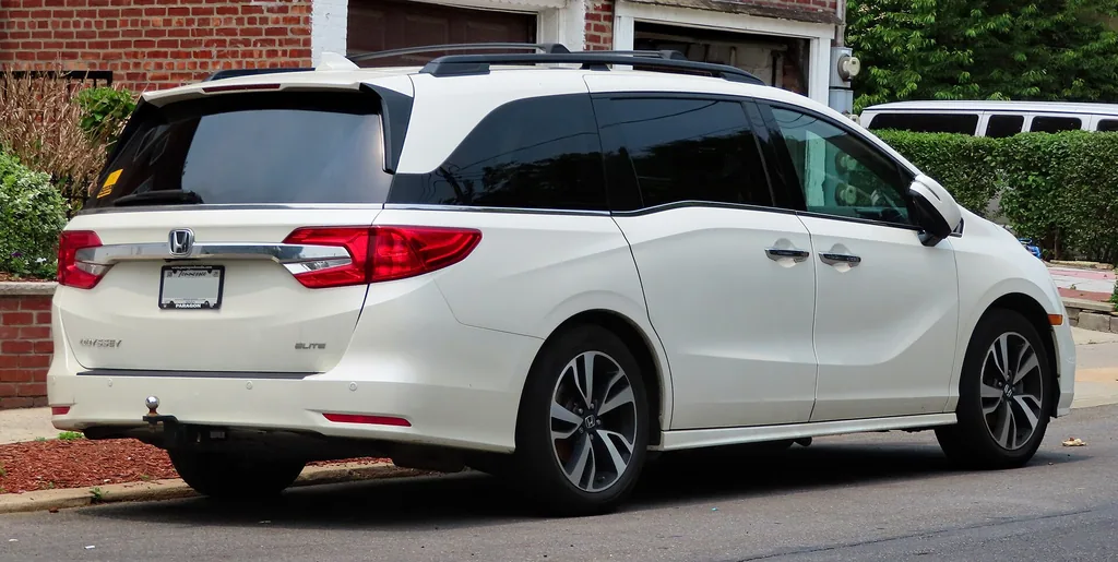 2018 Honda Odyssey Elite (RL6, pre-facelift) - rear 3/4 exterior