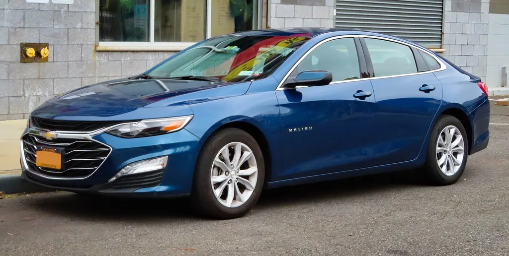 2019 Chevrolet Malibu LT (9th gen facelift) - front 3/4 exterior, blue