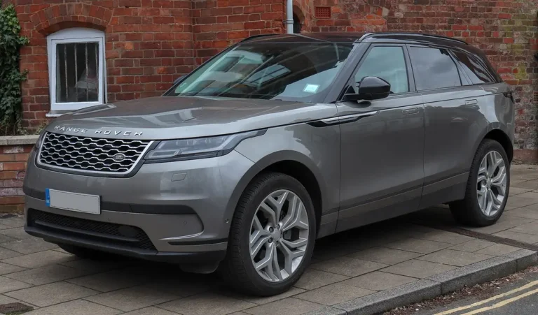 2020 Range Rover Velar (L560 pre-facelift, 2018-2023 MY design) - front 3/4, exterior