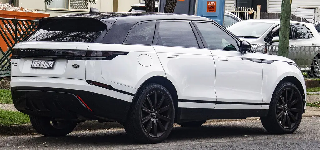 2020 Range Rover Velar P250 S R-Dynamic (L560 pre-facelift) - rear 3/4 exterior, white