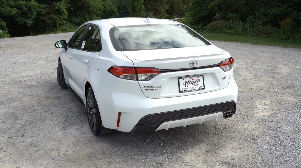 2021 Toyota Corolla SE - rear 3/4 exterior