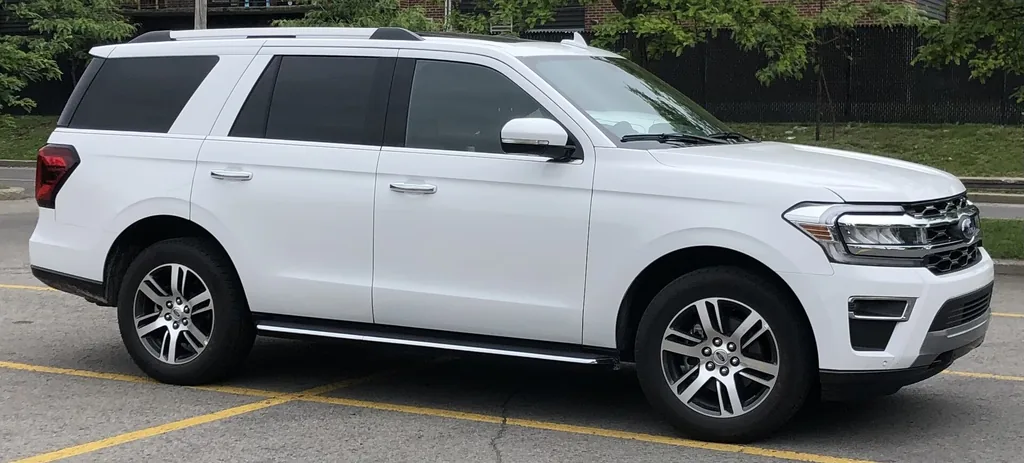 2022 Ford Expedition Limited (U553 facelift) - front 3/4 exterior, white