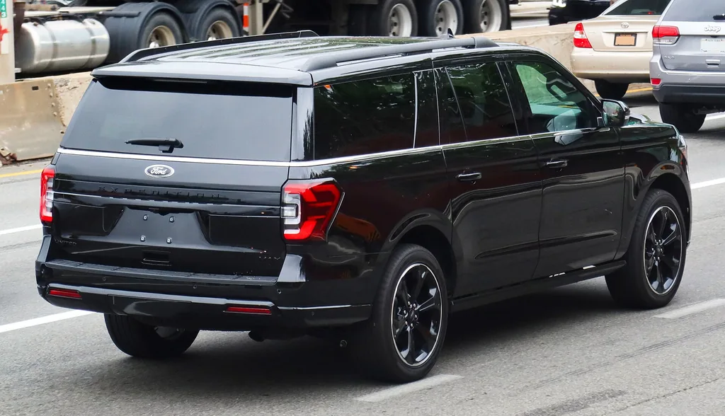 2022 Ford Expedition Max (U553 facelift) - rear 3/4 exterior