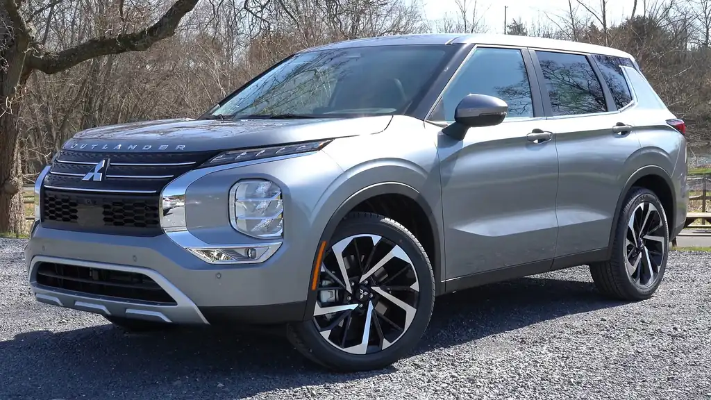 2022 Mitsubishi Outlander SE Launch Edition (4th gen) - front 3/4 exterior, second angle