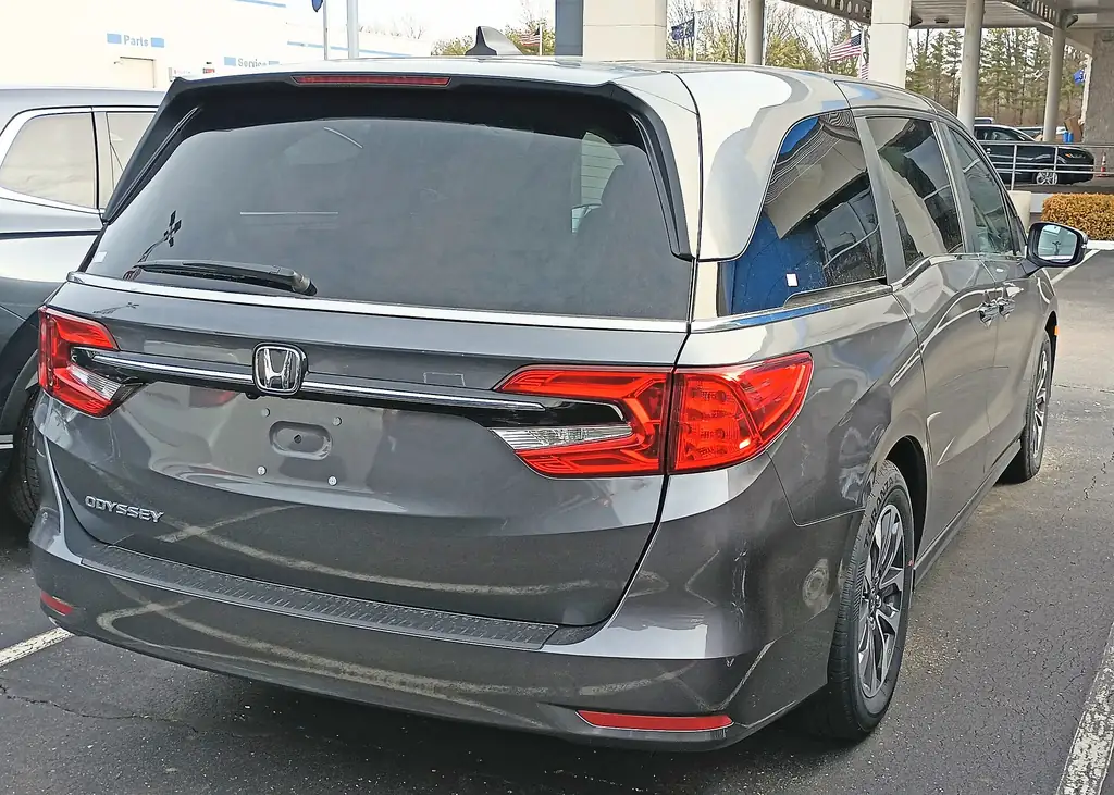 2023 Honda Odyssey EX-L - rear 3/4 exterior
