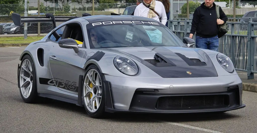 2023 Porsche 911 GT3 RS (992) - side / front 3/4 exterior