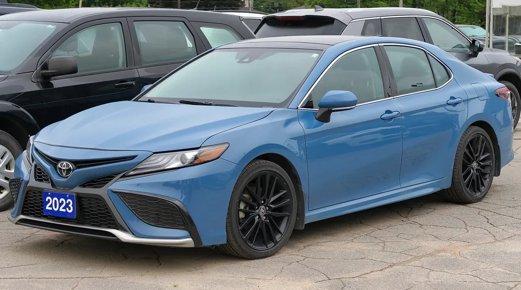 2023 Toyota Camry XSE AWD (XV70) - front 3/4 exterior, Cavalry Blue