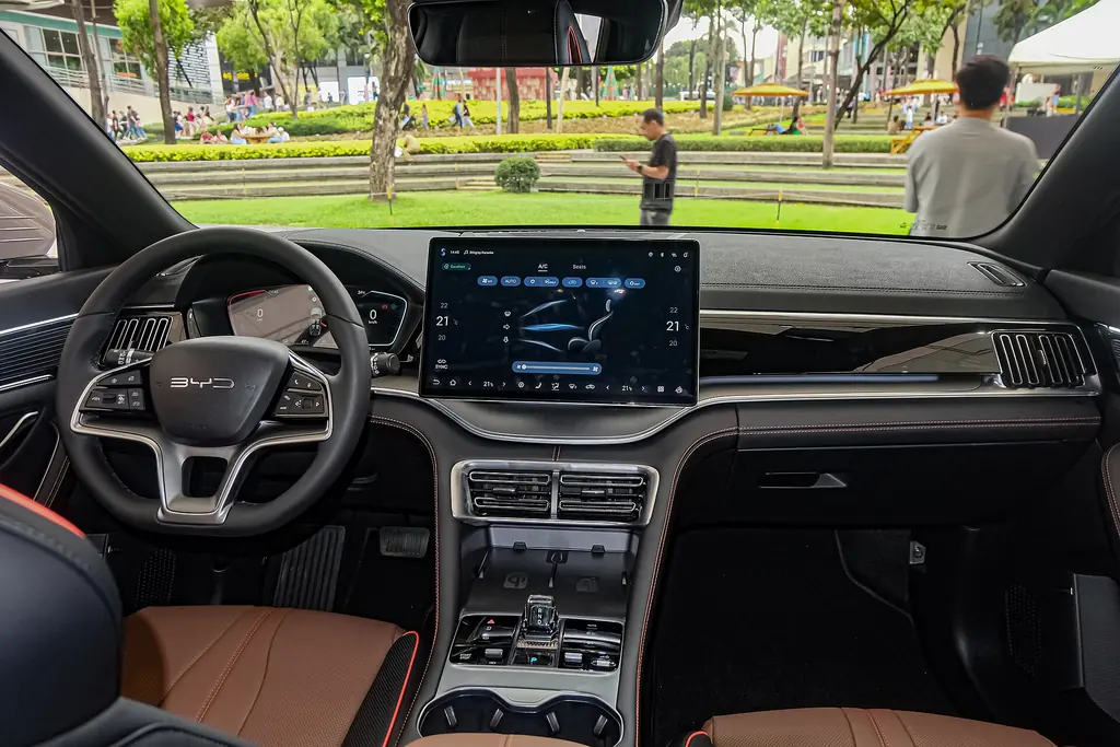 2024 BYD Sealion 6 DM-i - interior / dashboard