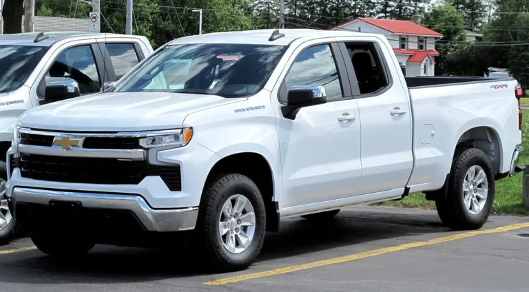 2024 Chevrolet Silverado 1500 (4th gen T1 refresh, 2022+ MY) - front 3/4, exterior (LT Double Cab)