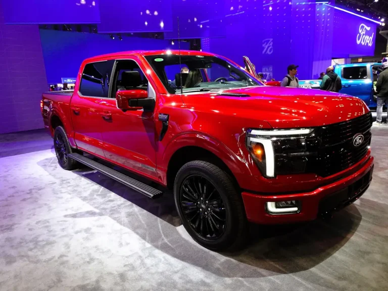2024 Ford F-150 Platinum (14th gen refresh, 2024+ MY) - front 3/4, exterior (auto show)