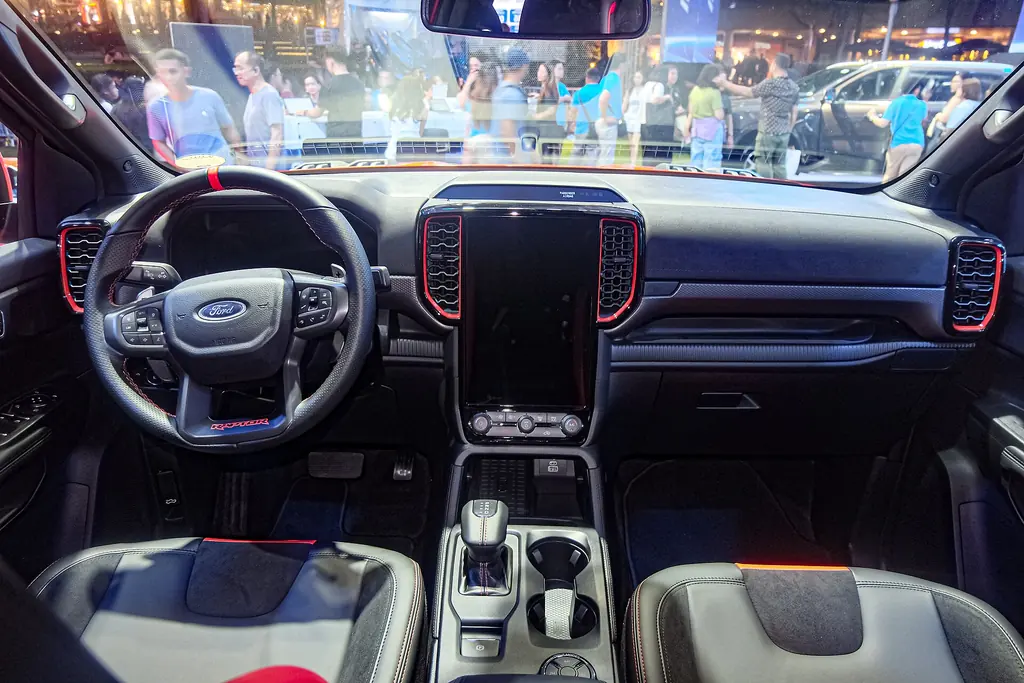 2024 Ford Ranger Raptor - interior / dashboard (P703 Raptor 3.0 EcoBoost V6)