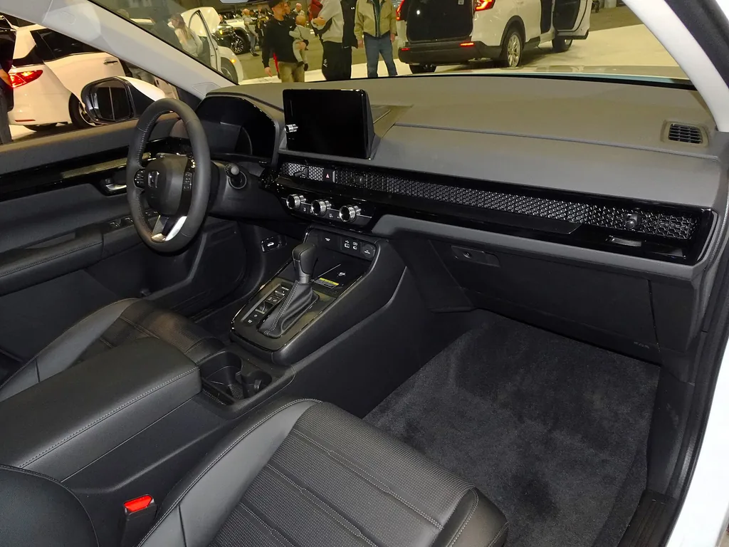2024 Honda CR-V EX-L - interior / front seats and dashboard (2024 EX-L AWD)