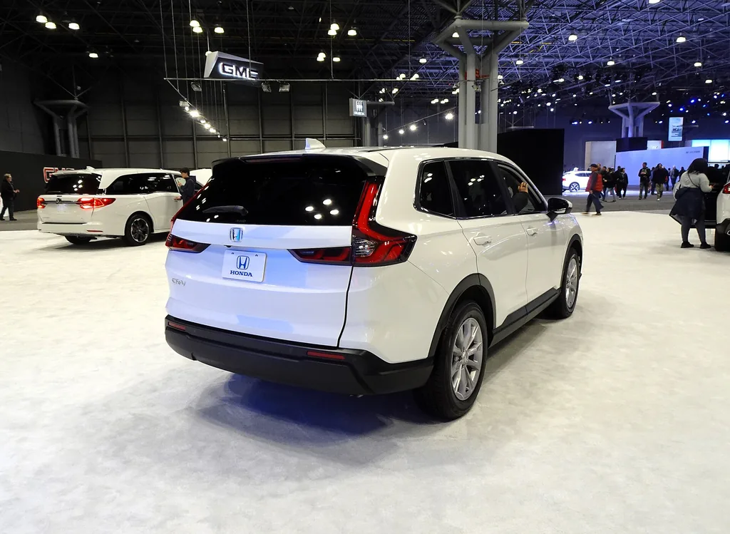 2024 Honda CR-V EX-L - rear 3/4 exterior, second color (2024 EX-L AWD, auto show)