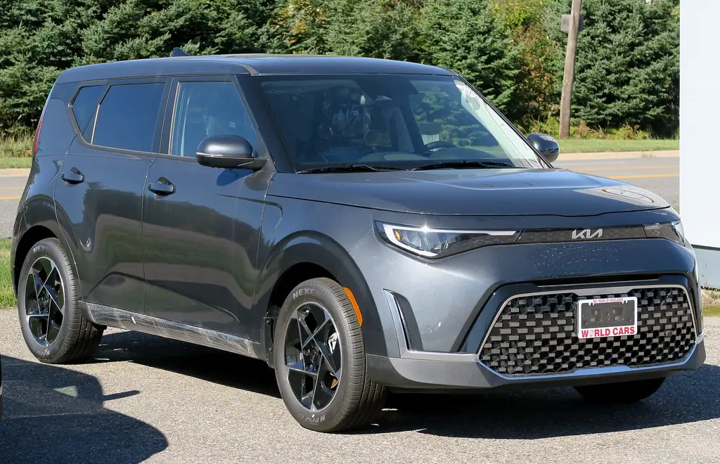 2024 Kia Soul (3rd gen SK3 facelift) - front 3/4 exterior, Gravity Grey