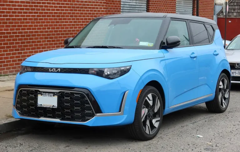 2024 Kia Soul (3rd gen SK3 facelift, 2023+ MY) - front 3/4, exterior (GT-Line)