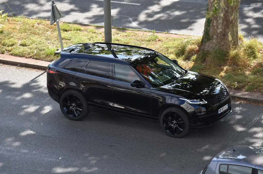 2024 Range Rover Velar D300 (L560 facelift) - front 3/4 exterior, black (high angle)