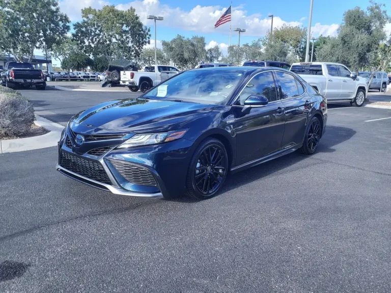 Toyota Camry Hybrid XSE (XV70 facelift, 2021-2024) - front 3/4, exterior, US-spec