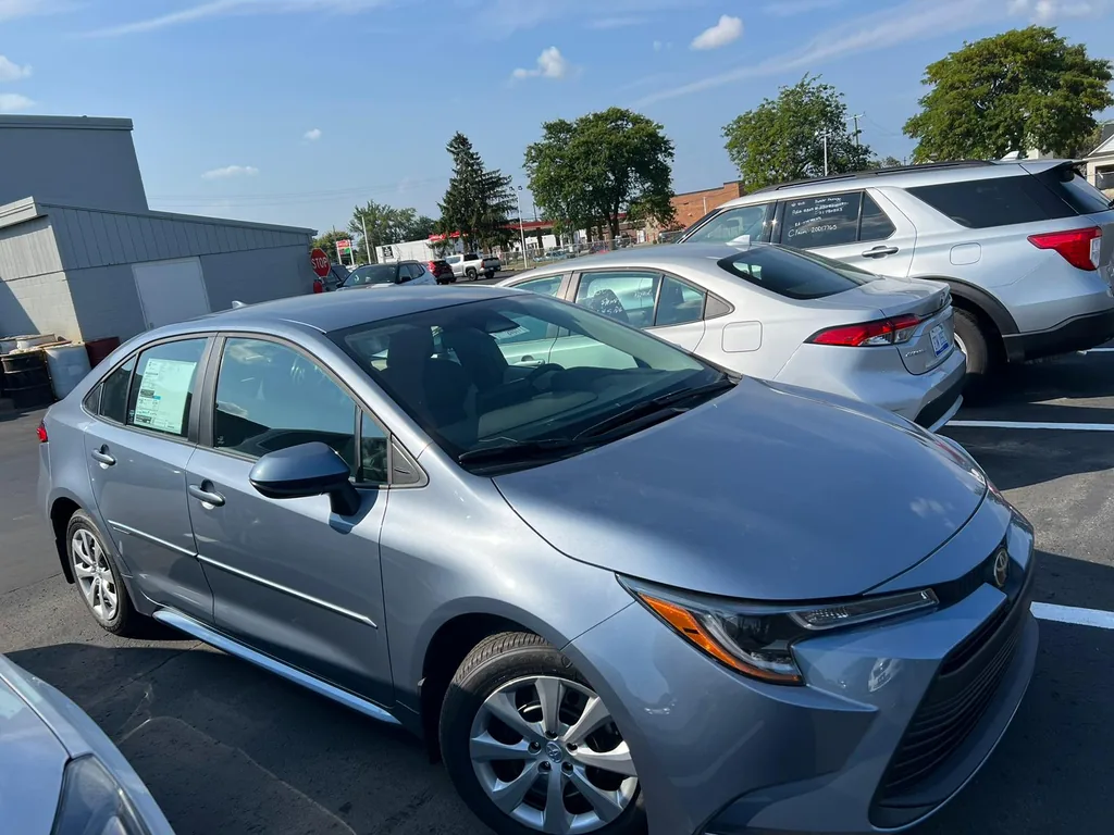 2024 Toyota Corolla LE sedan (12th gen E210) - front 3/4 exterior, Celestite Gray