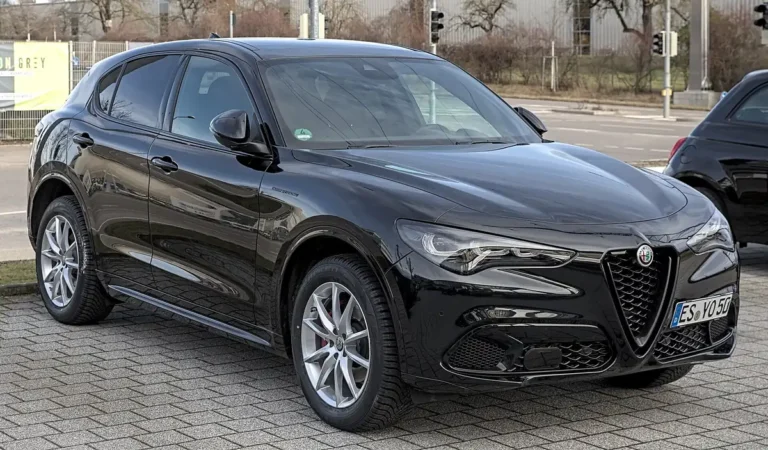 2025 Alfa Romeo Stelvio - front 3/4, exterior (949 gen, 2023+ facelift with 3+3 LED headlights)