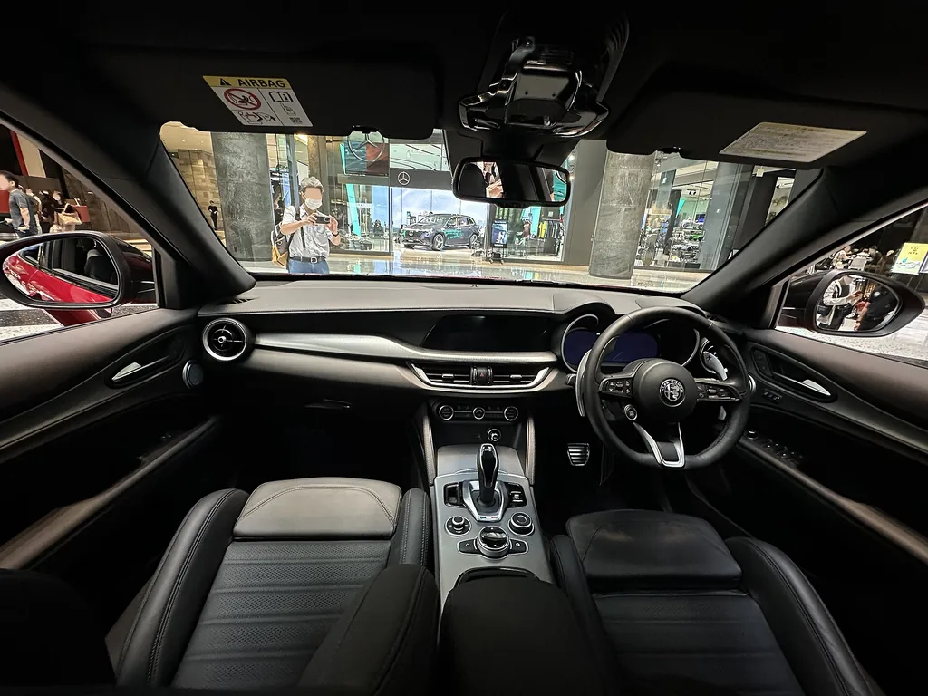 2025 Alfa Romeo Stelvio - interior / dashboard (949 generation, Japan-market)