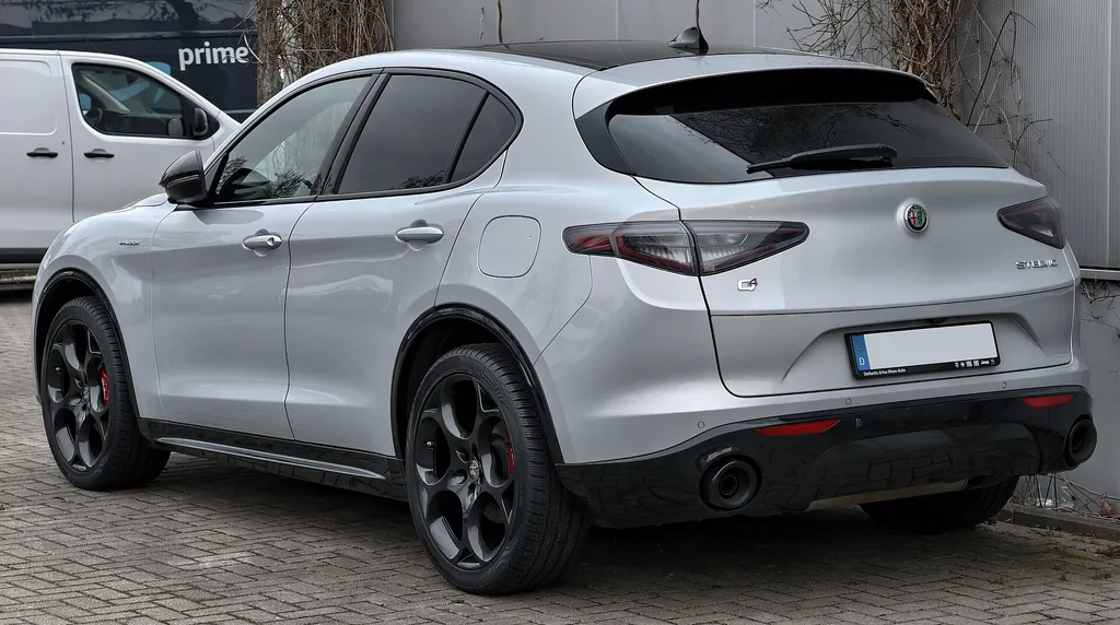 2025 Alfa Romeo Stelvio - rear 3/4 exterior (949 facelift, plate blurred)