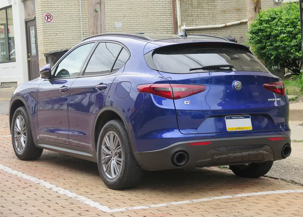 2025 Alfa Romeo Stelvio - rear 3/4 exterior, another color (2023 facelift, US Sprint)