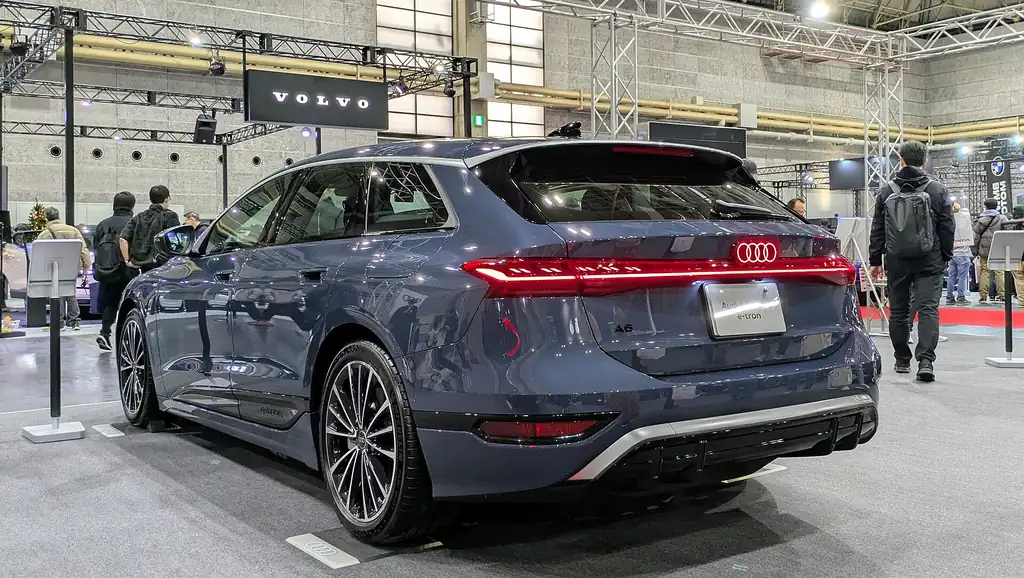 2025 Audi A6 Avant e-tron - rear 3/4 exterior (Avant body)