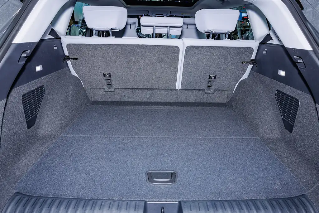 2025 Buick Electra E5 - detail: cargo area