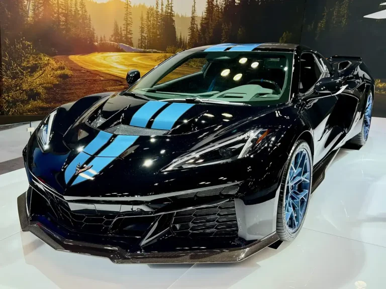 2025 Chevrolet Corvette ZR1 (C8) - front 3/4, exterior (auto show display)